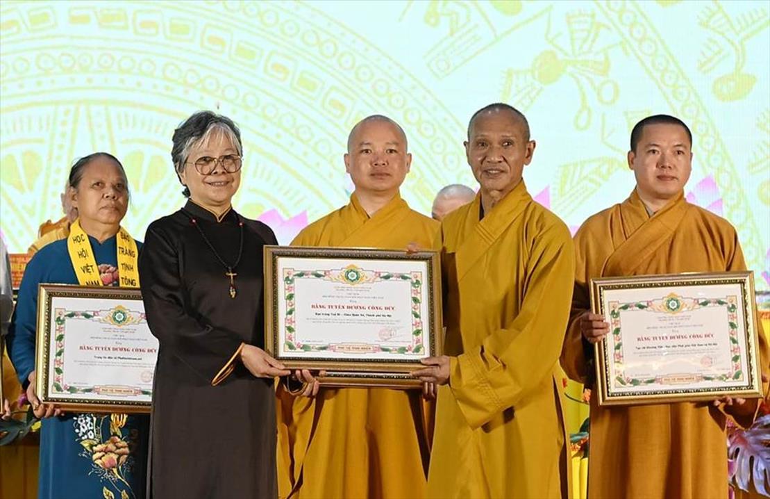 truyen-thong-phat-giao-viet-nam-sau-15-nam-tu-tin-phat-su-den-ket-noi-cong-dong_nguoiphattu_com_nhu luc pham ngoc son  (88).jpg